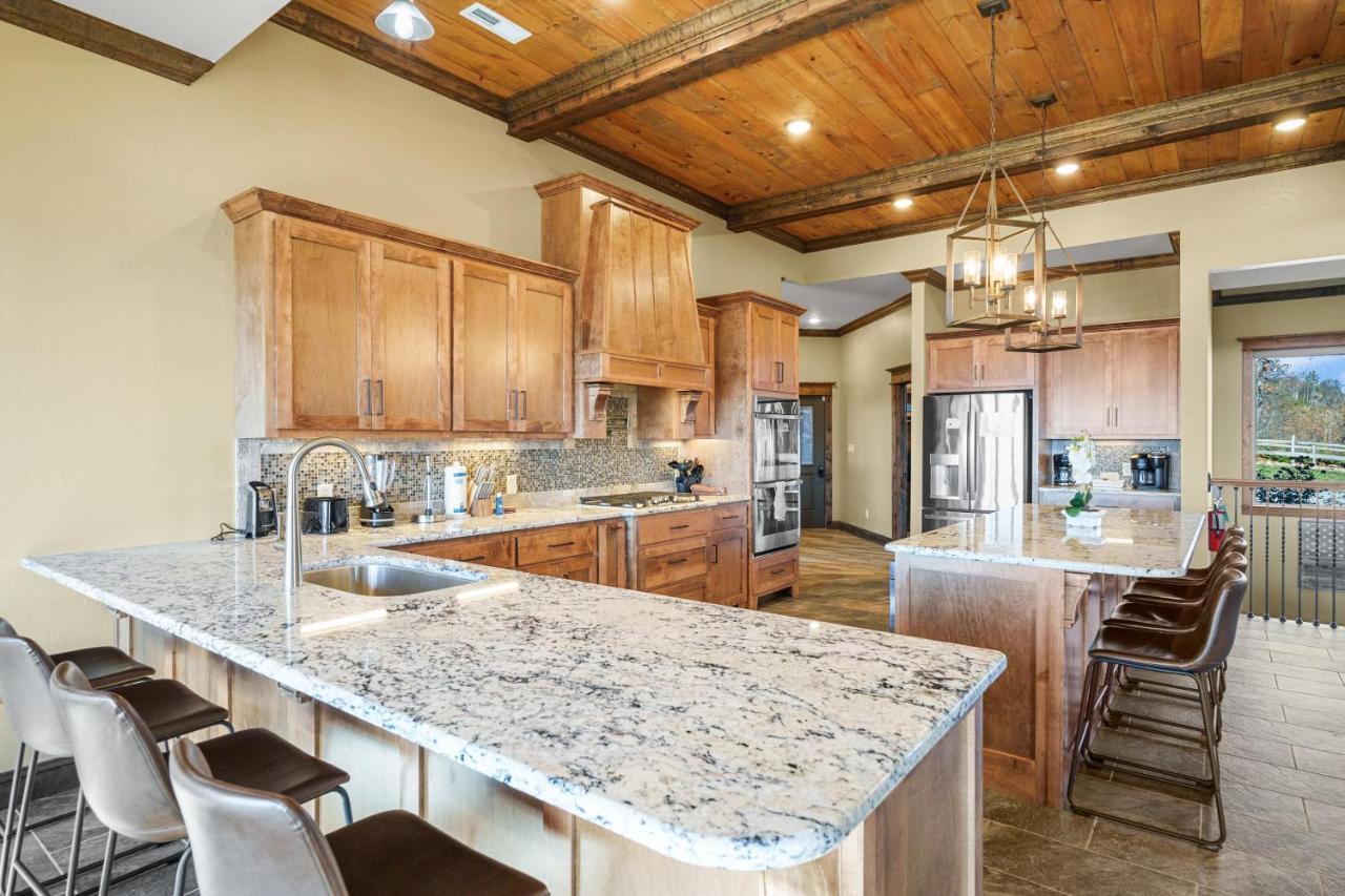 Star Of The Summit, Private Indoor Pool, Amazing Views, 1089 Free Tickets Each Paid Day, Dollywood Villa Sevierville Exterior photo